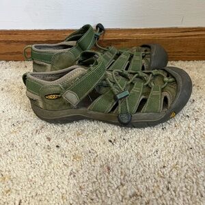 Kid's Green Keens